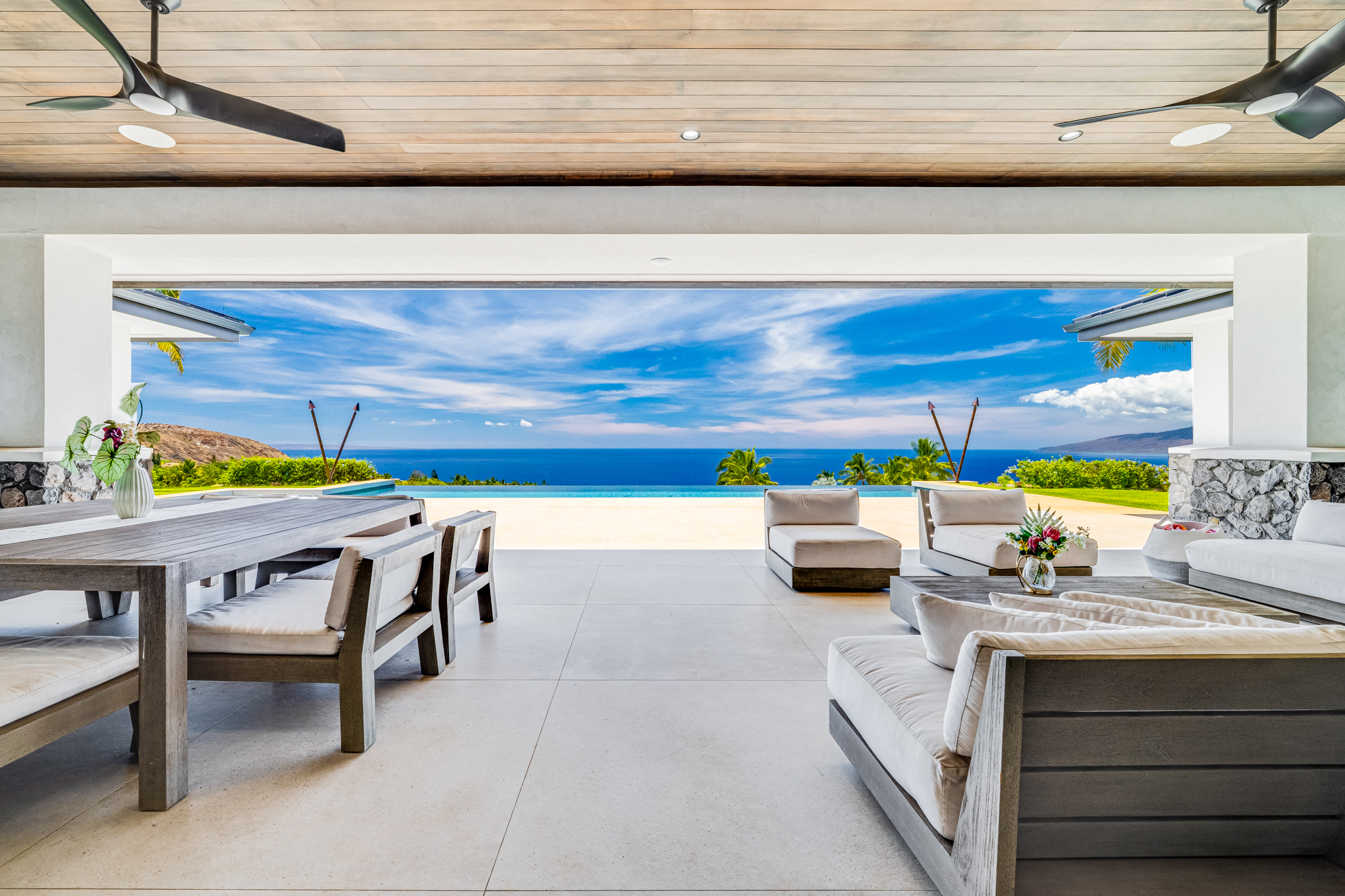 16 Kumu Niu Place pool and spa overlooking the ocean